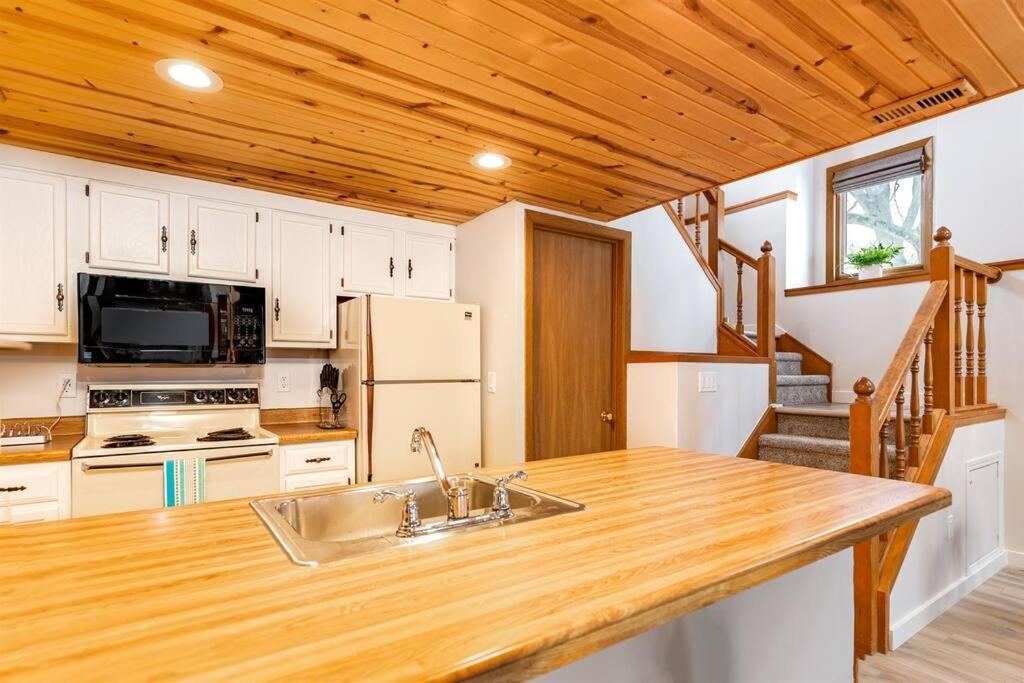 Peaceful 2-Bedroom Townhome Retreat W/Wooded View Galena Esterno foto