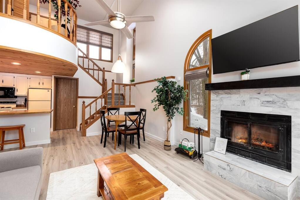 Peaceful 2-Bedroom Townhome Retreat W/Wooded View Galena Esterno foto
