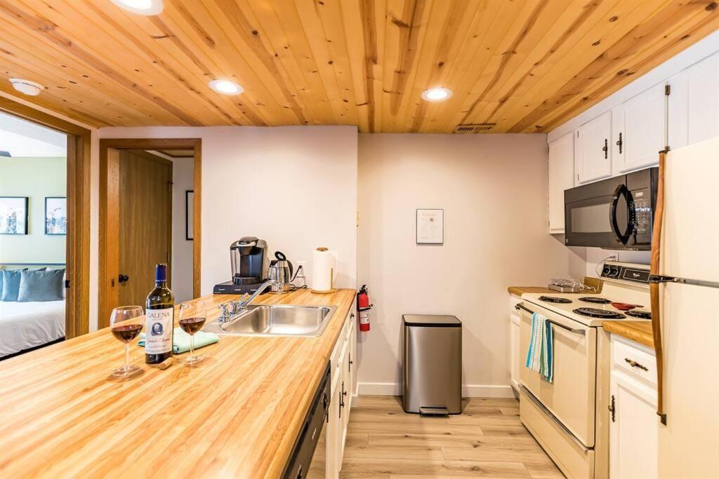 Peaceful 2-Bedroom Townhome Retreat W/Wooded View Galena Esterno foto